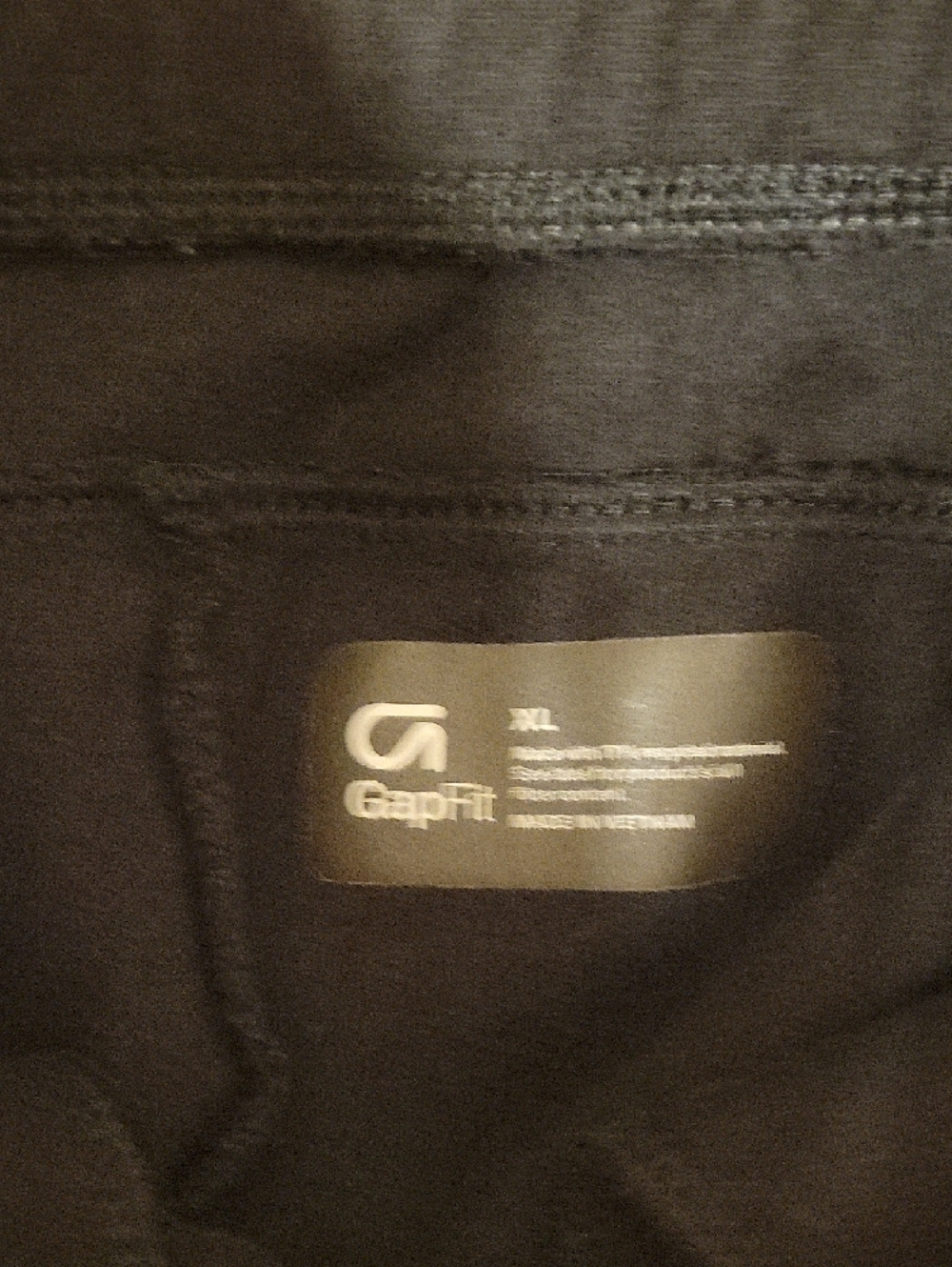 GAP Men's Black Athletic Zip-Pocket Shorts - Picture 3 of 3